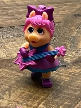 Miss Piggy "Rocksplosion" mini figure from the Disney Junior